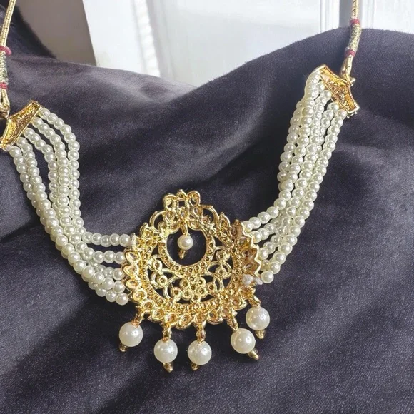 Ornate Cream and Gold Filigree Necklace - Picture 3 of 5